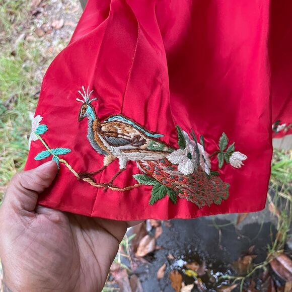 Vintage 50s Hand Embroidered PEACOCKS FLOWERS Long SKIRT Red Satin 32" waist - Picture 1 of 11